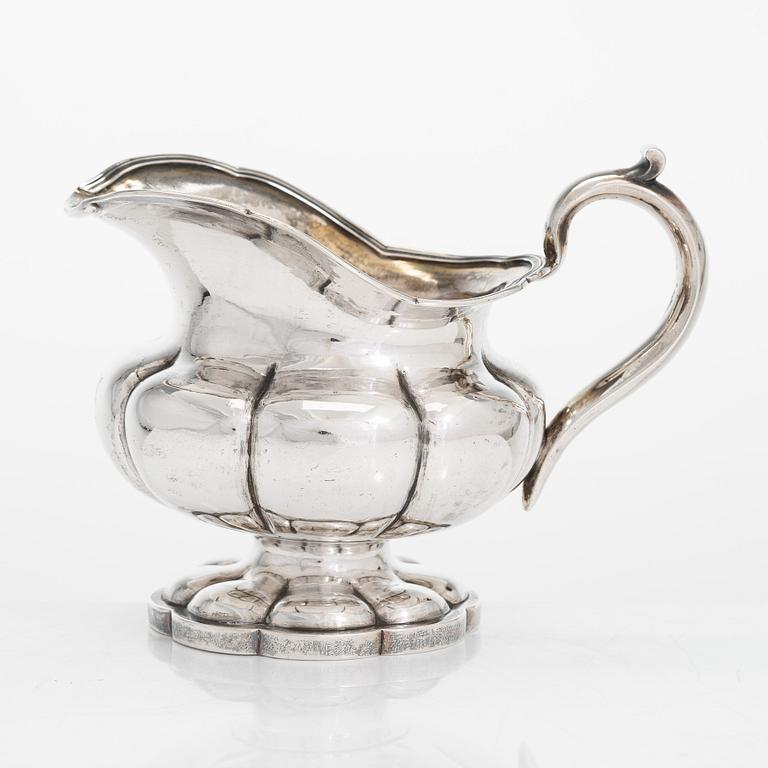 Gustav Okerblom, gräddkanna, silver, S:t Petersburg 1800-talets mitt, oläslig årsstämpel.