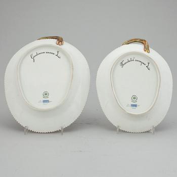 FAT, 2 stycken, porslin, "Flora Danica", Royal Copenhagen.