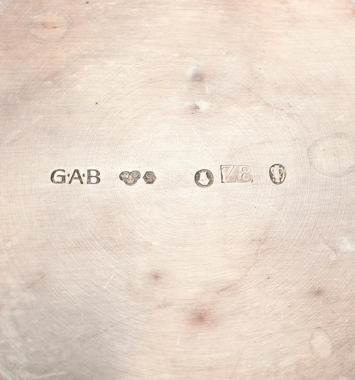 PUNSCHMUGGAR, 10 st samt BÄGARE, silver, GAB, Stockholm 1937-50. Total vikt ca 601 g.