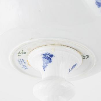A 25-piece 'Blå blomst' porcelain coffee service, Royal Copenhagen, Denmark.
