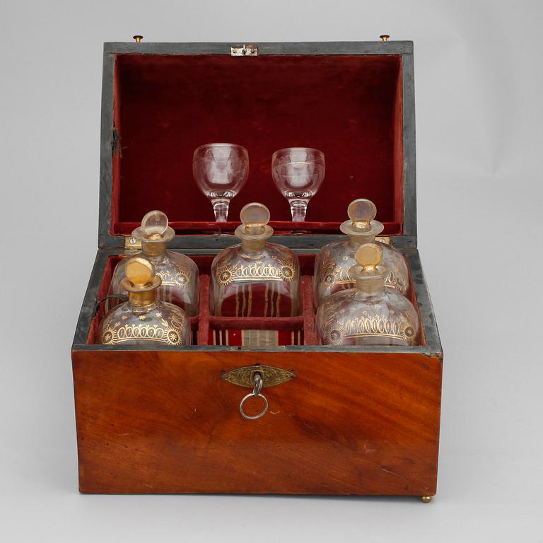 SCHATULL MED GLAS, Karl Johan, 1800-talets första hälft.