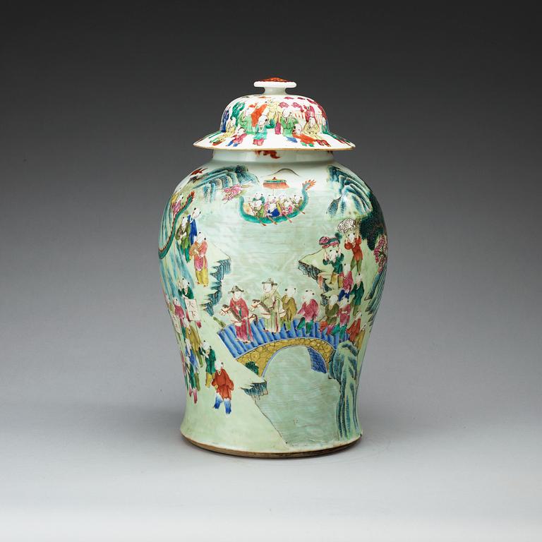 A famille rose jar, Qing dynasty, 19th Century.