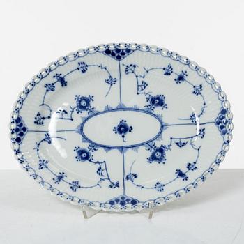 Royal Copenhagen, a set of five porcelain service pieces, 'Musselmalet' / 'Blue Fluted, Denmark.