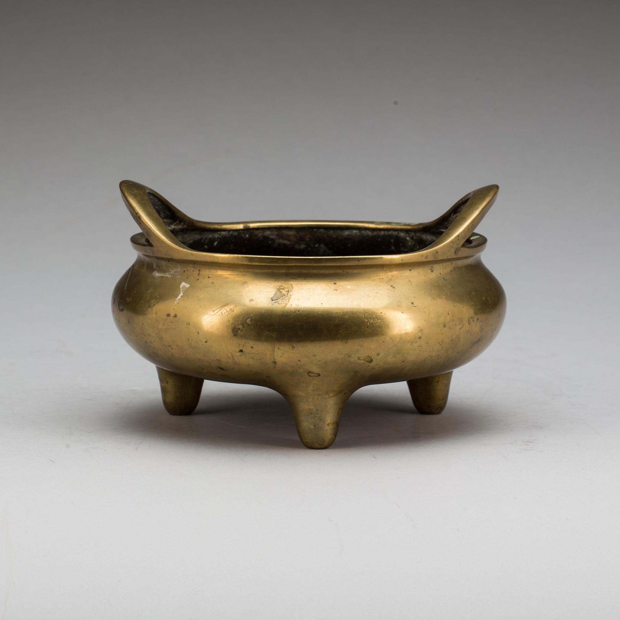 RÖKELSEKAR, brons. Qing dynastin med Xuande sex karaktärers märke. 1800/1900-tal.