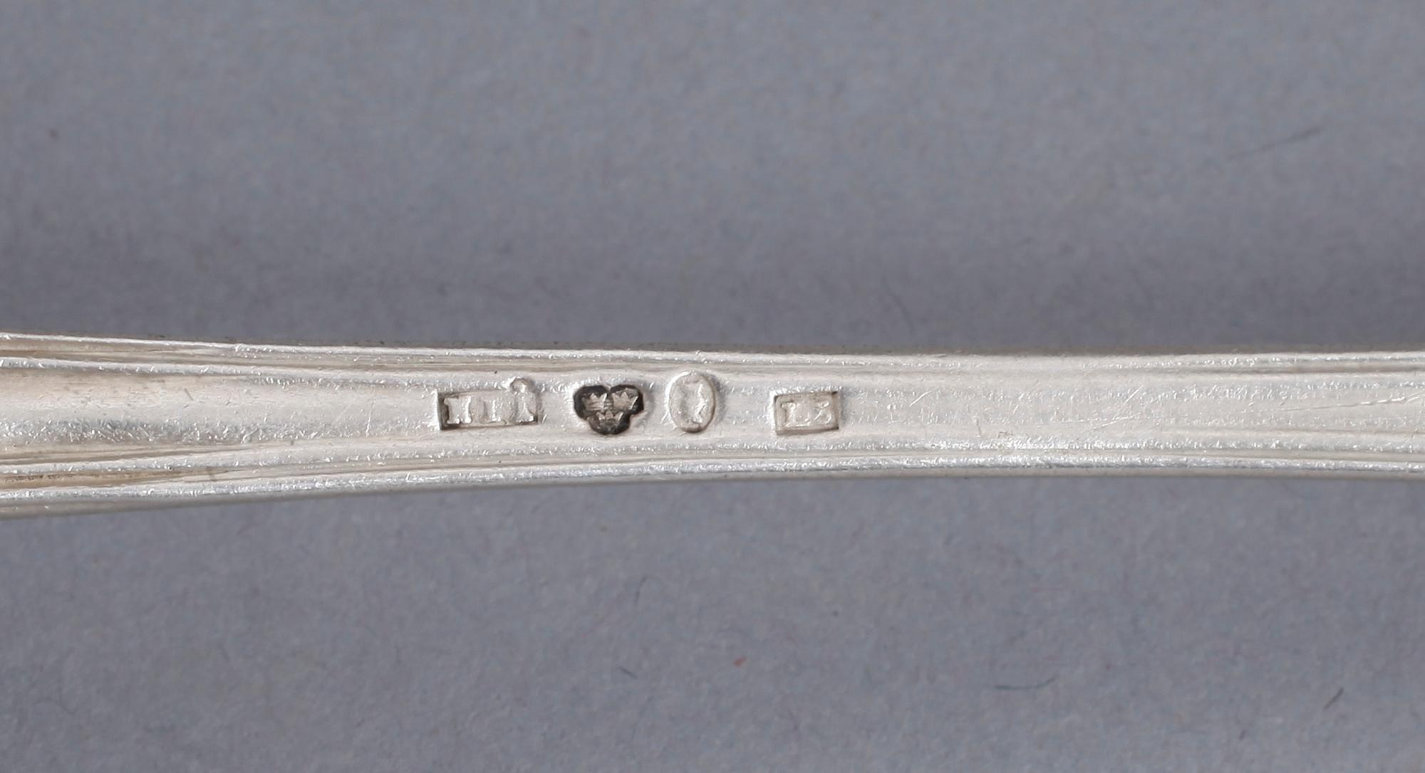 PARTI SILVER, 13 delar, bl.a Lars Larsson, Göteborg, 1849. Total vikt ca 630 gram.