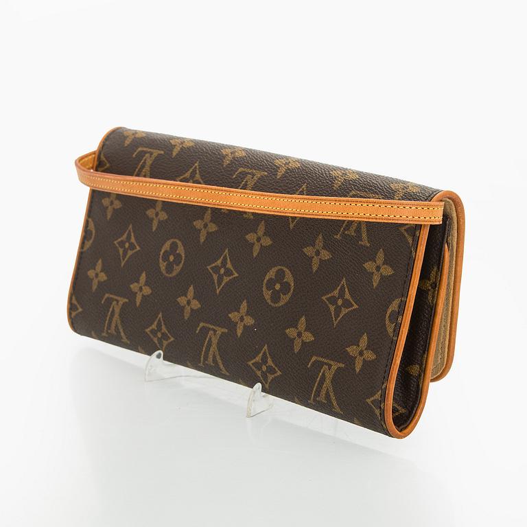 Louis Vuitton, a 'Pochette Twin GM' bag.