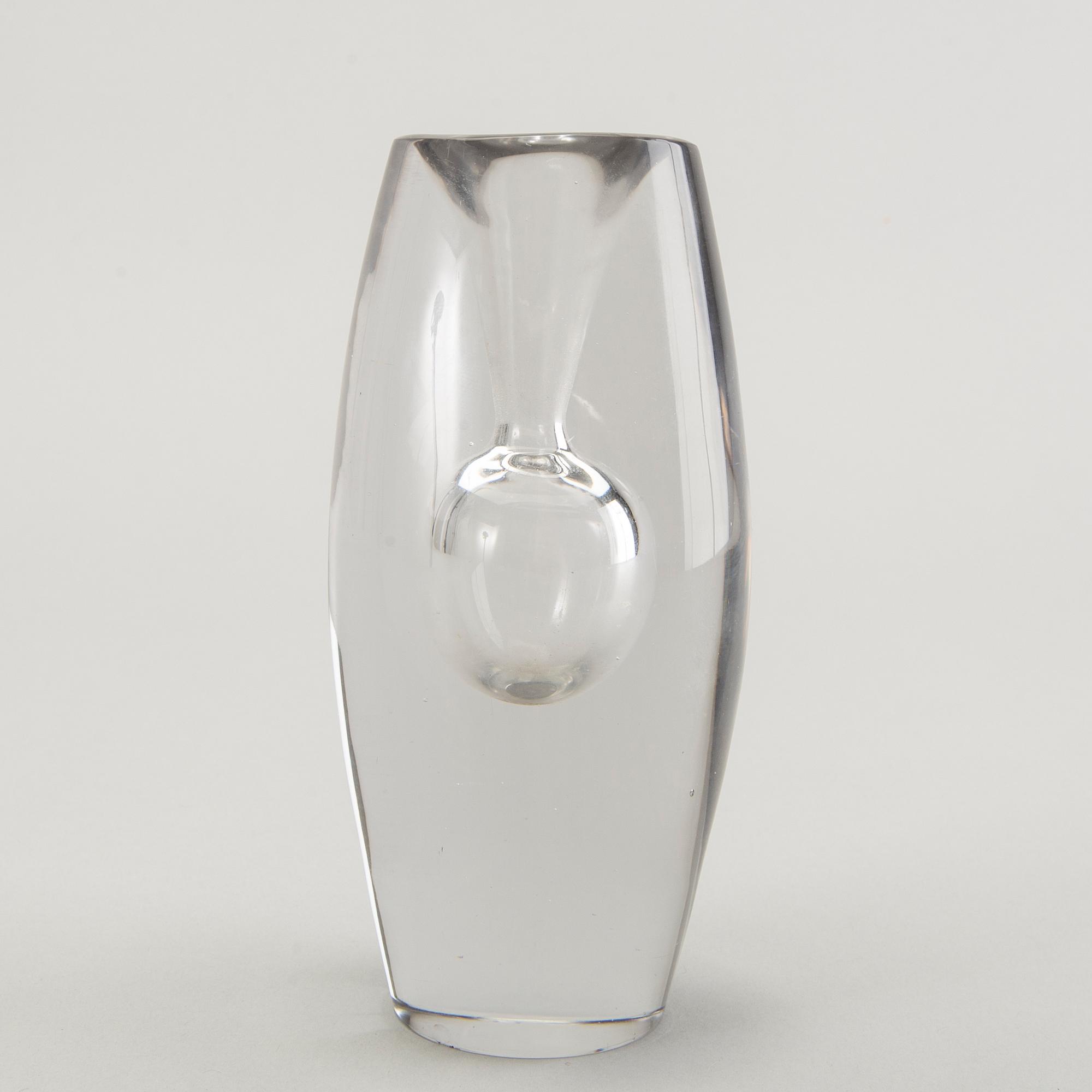 Tapio Wirkkala, a signed glass vase Iittala 55.