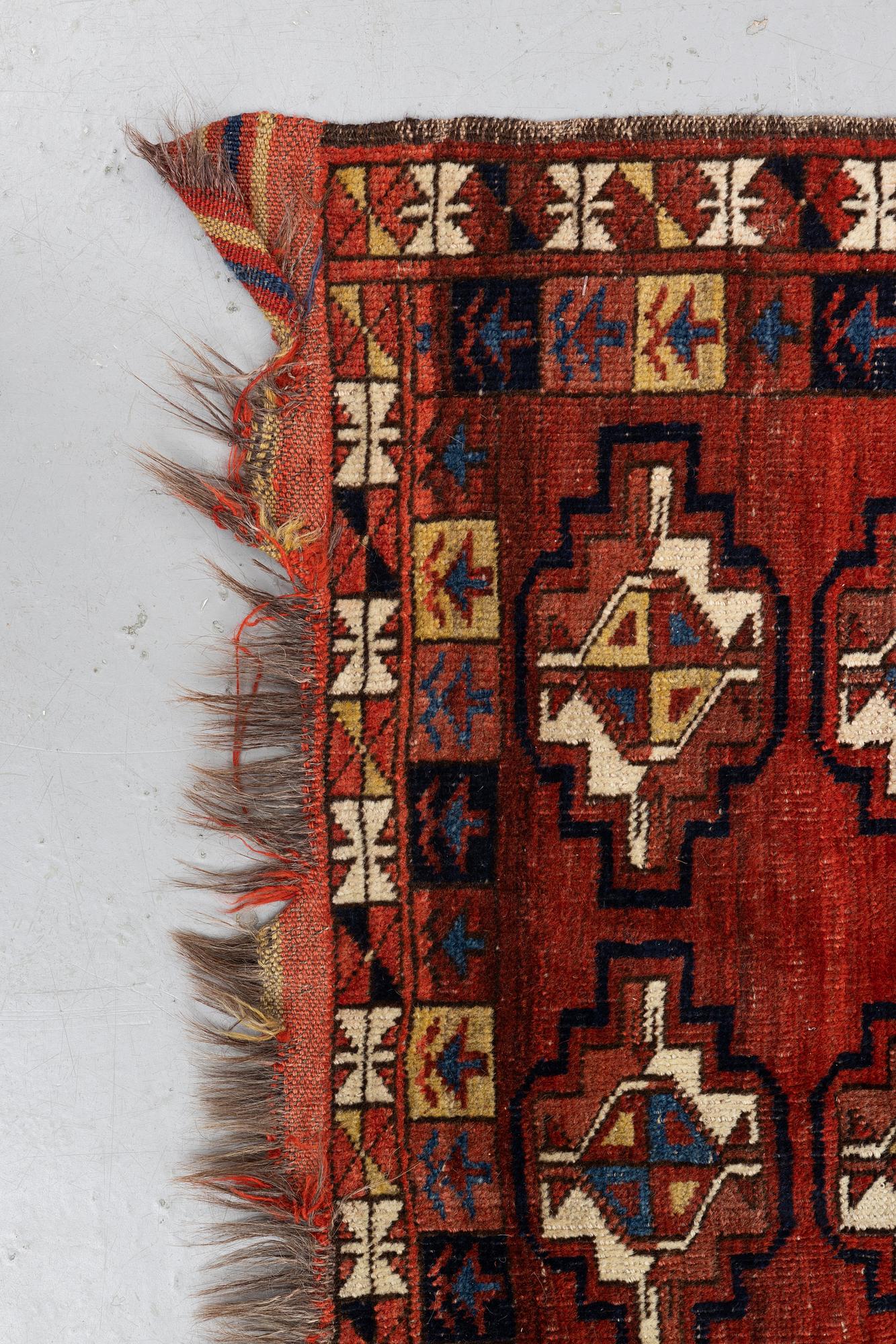 Matta, antik, Turkmen, ca 204-206 x 124 cm.