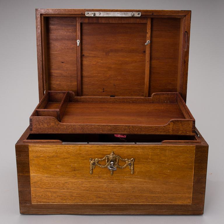 A SWEDISH GUSTAVIAN BOX, late 18th century.