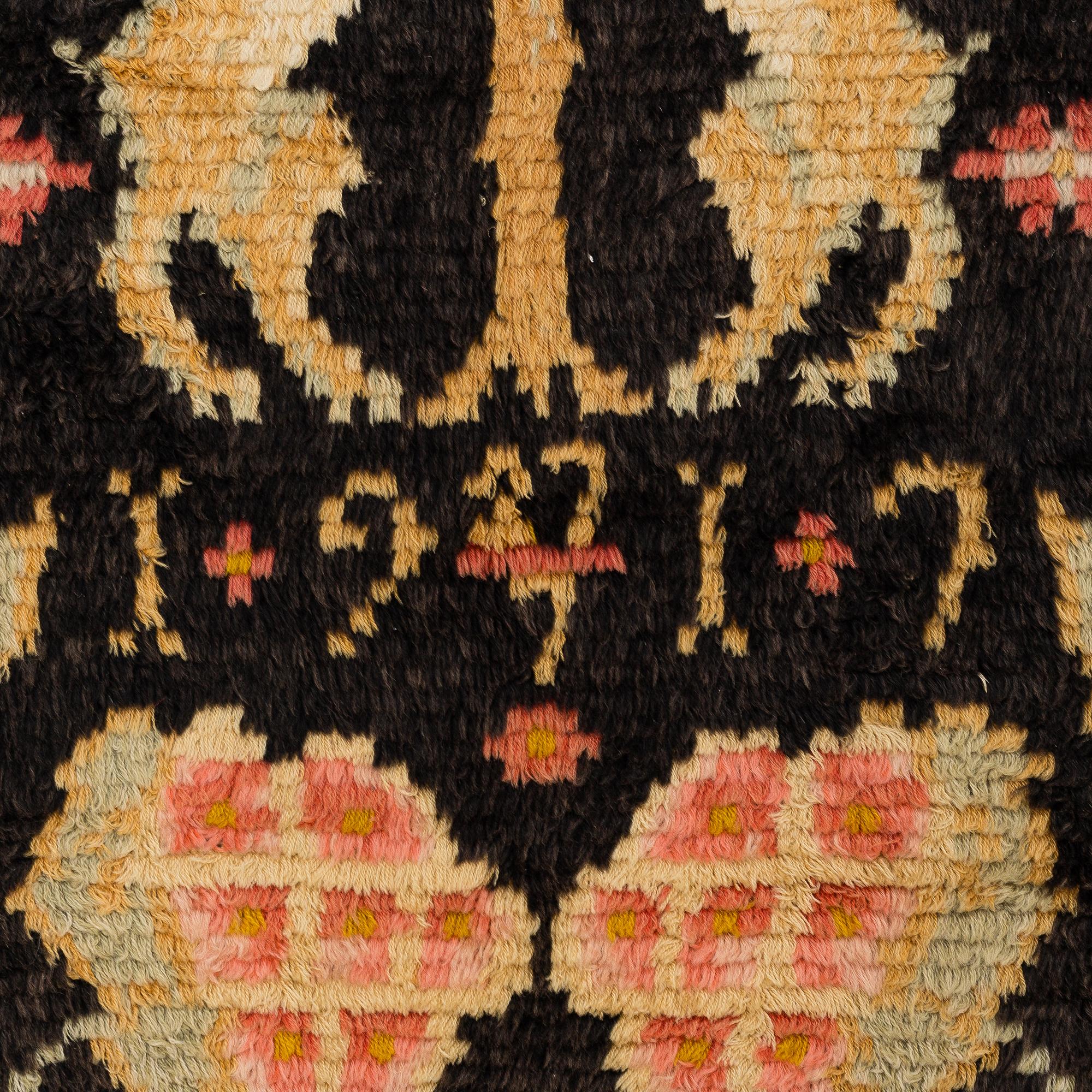 MATTO/WALLHANGING, ryijymatto, knotted pile, ca 229,5 x 169,5 cm, an inscription: AL 1917.