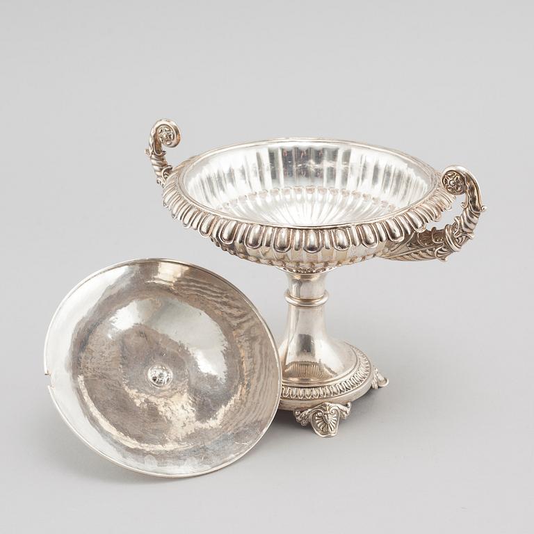 A silver sugar bowl by Adolf Zethelius, Stockholm, 1832.