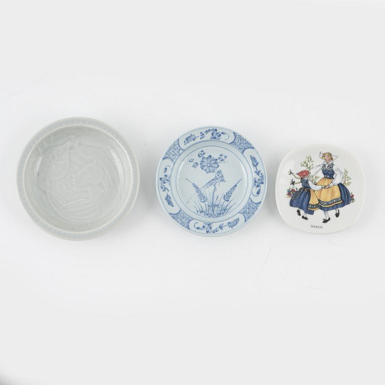 A set of 16 coasters, porcelaine, Rörstrand, Sweden.