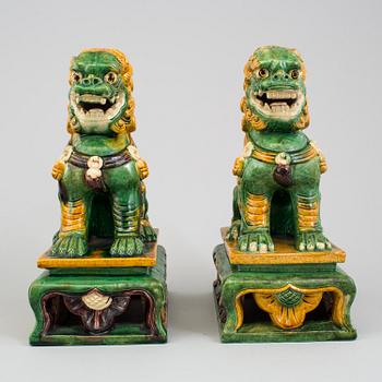 A pair of buddhist lion sculptures. 20th century.