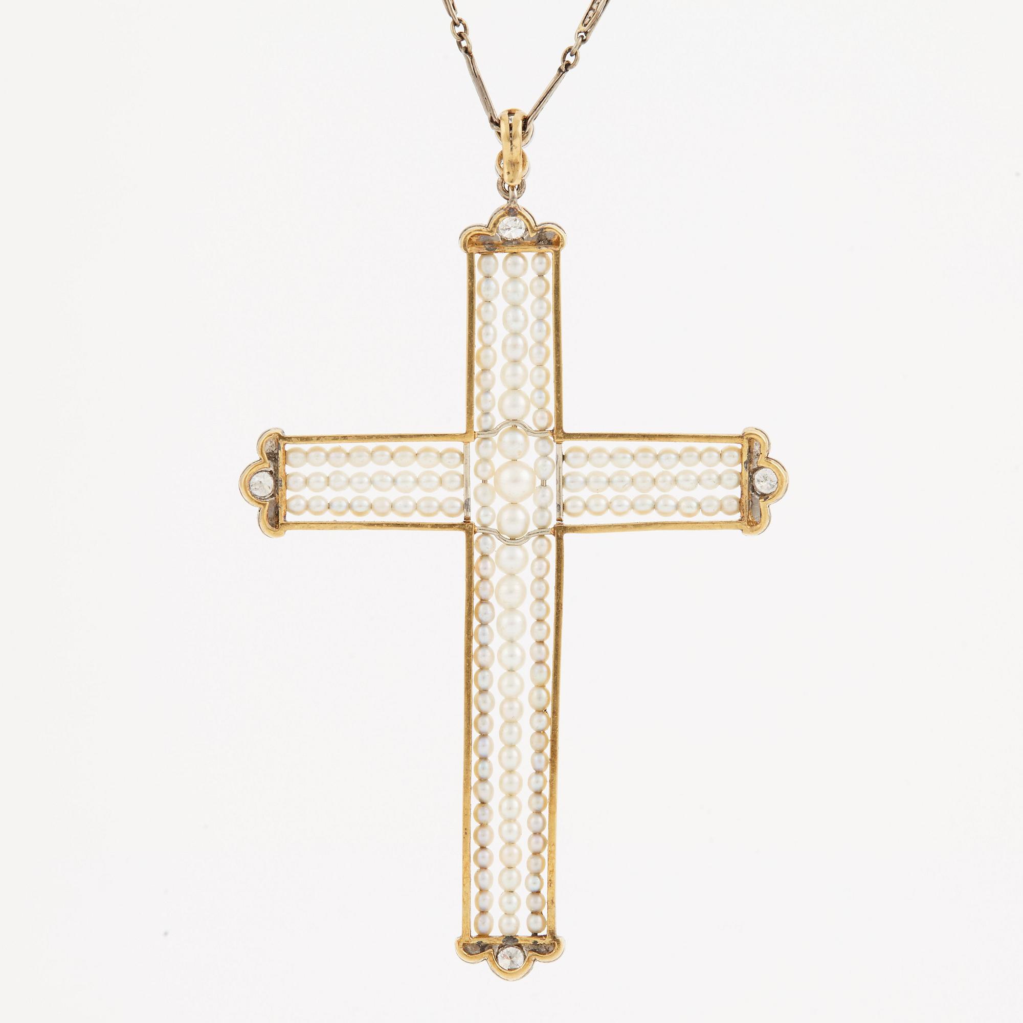 A chain and a pendant set with natural pearls and old-cut diamonds. Possibly early 20th century.