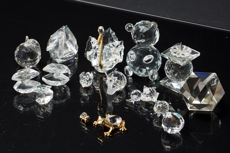 17 GLASS FIGURINES SOME MARKED SWAROVSKI.