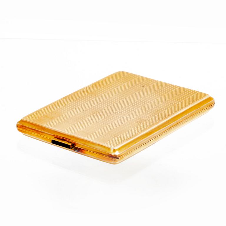 A 20th century 14K gold cigaret case, weight 186,1 grams.