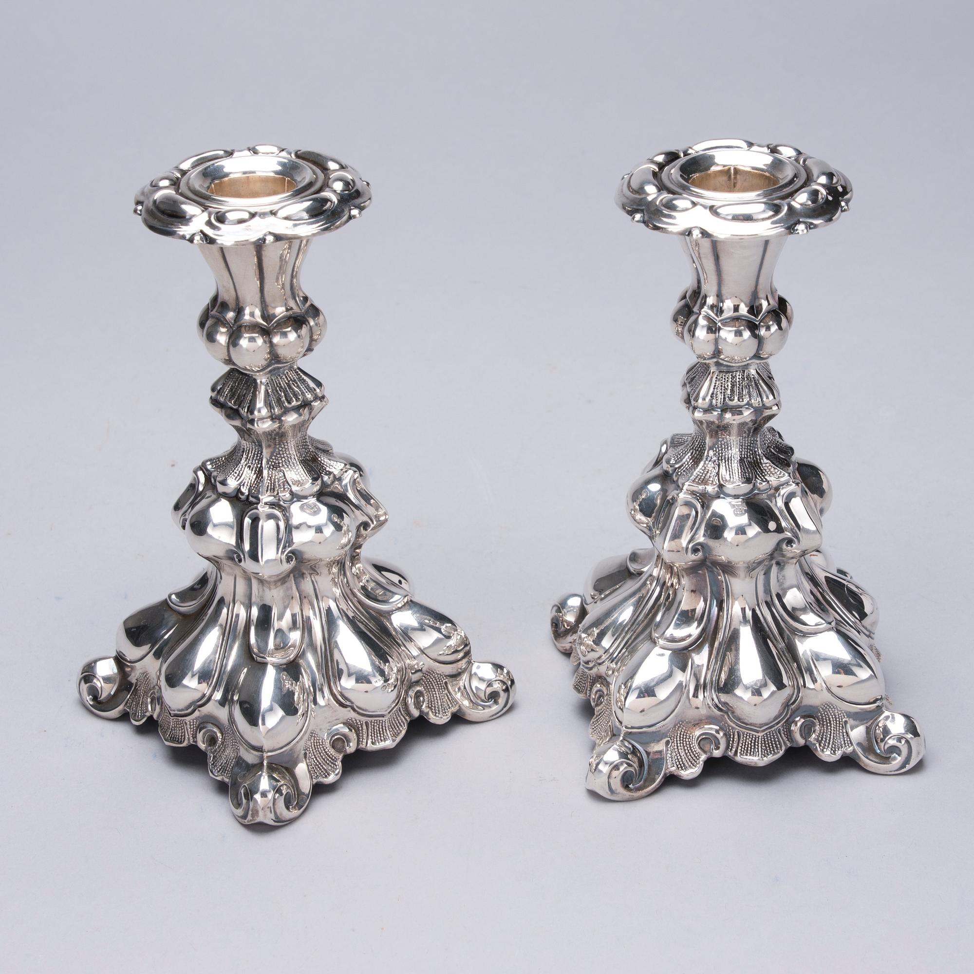 LJUSSTAKAR, ett par, silver 830, bär svenska importstämplar, 1900-tal.