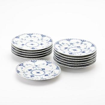 Royal Copenhagen, assietter, 12 st, porslin, "Musselmalet helblonde", Danmark.