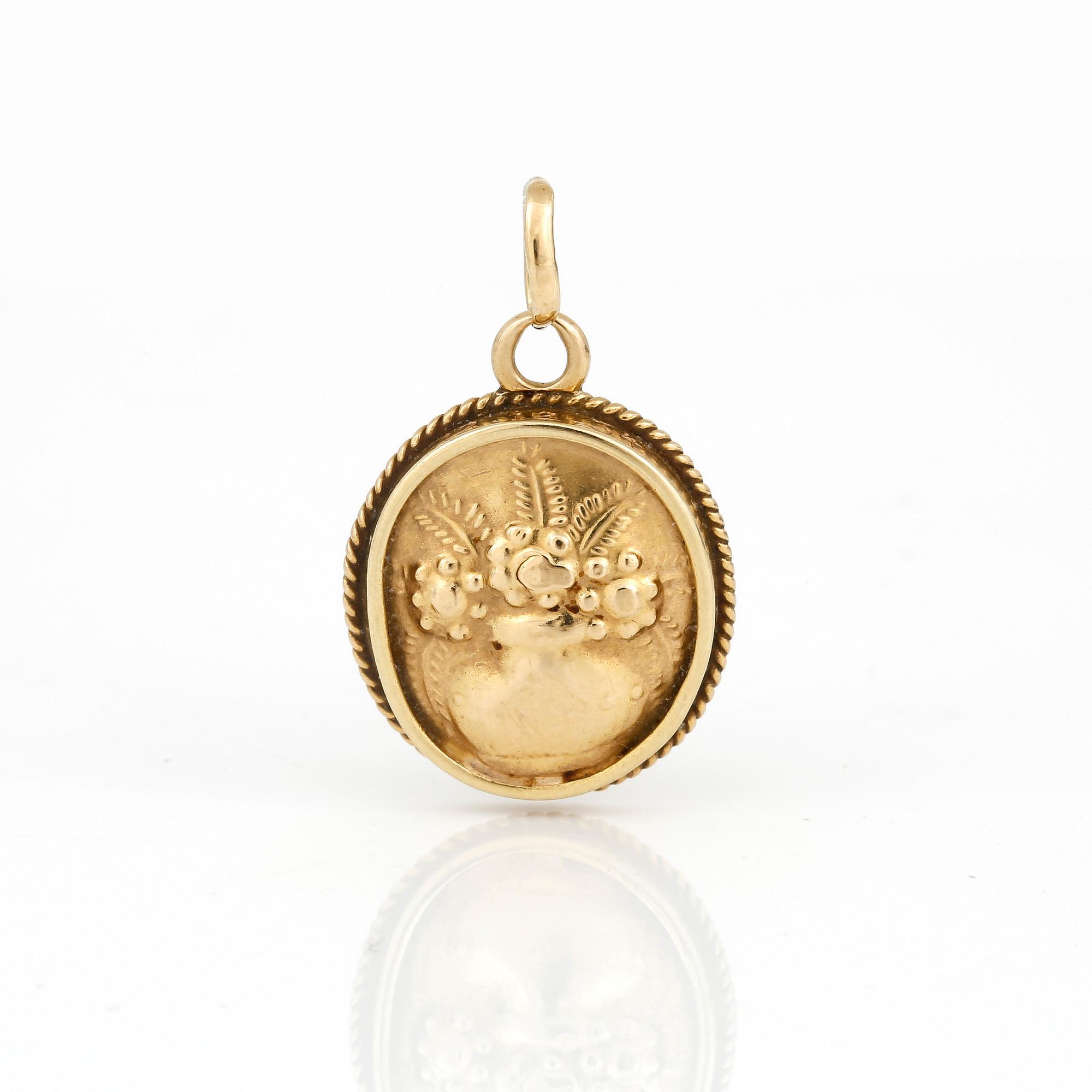 HÄNGEN, 2 st samt KEDJA, 18k guld.
