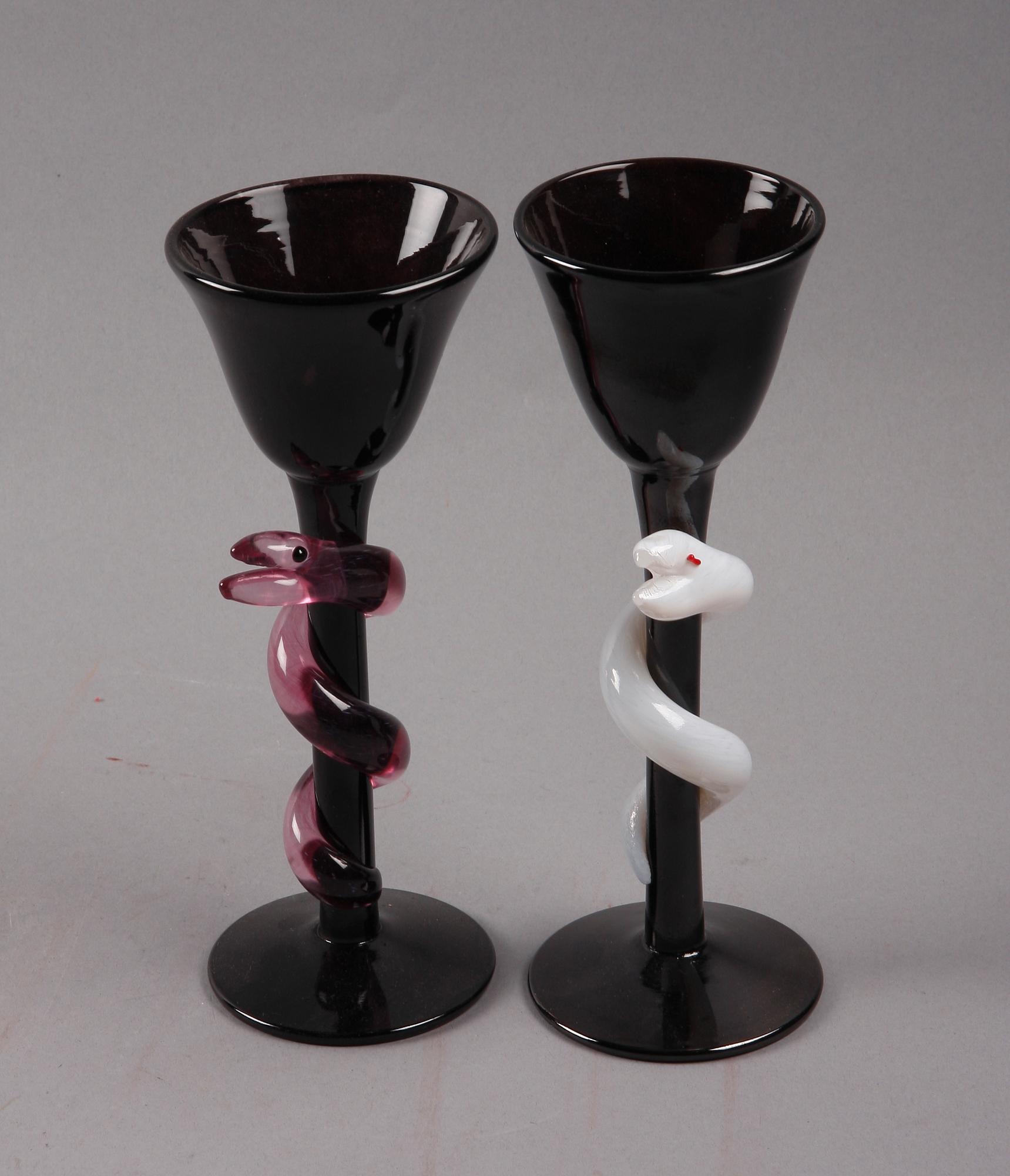 GLAS på FOT, ett par. Ulrica Hydman-Vallien, Åfors 1991. "Pokal Vindere".