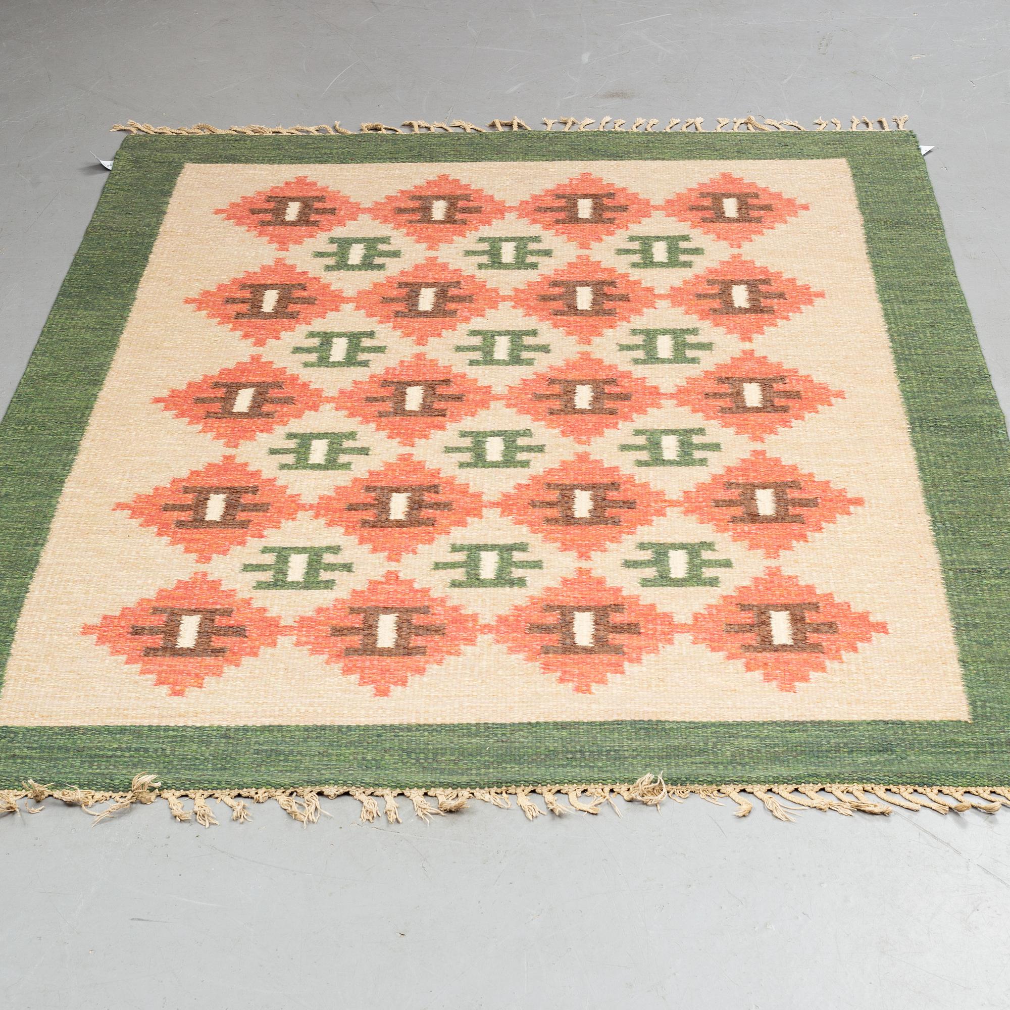 A carpet, flat weave, ca 227,5 x 163,5-168,5 cm, signed IH.