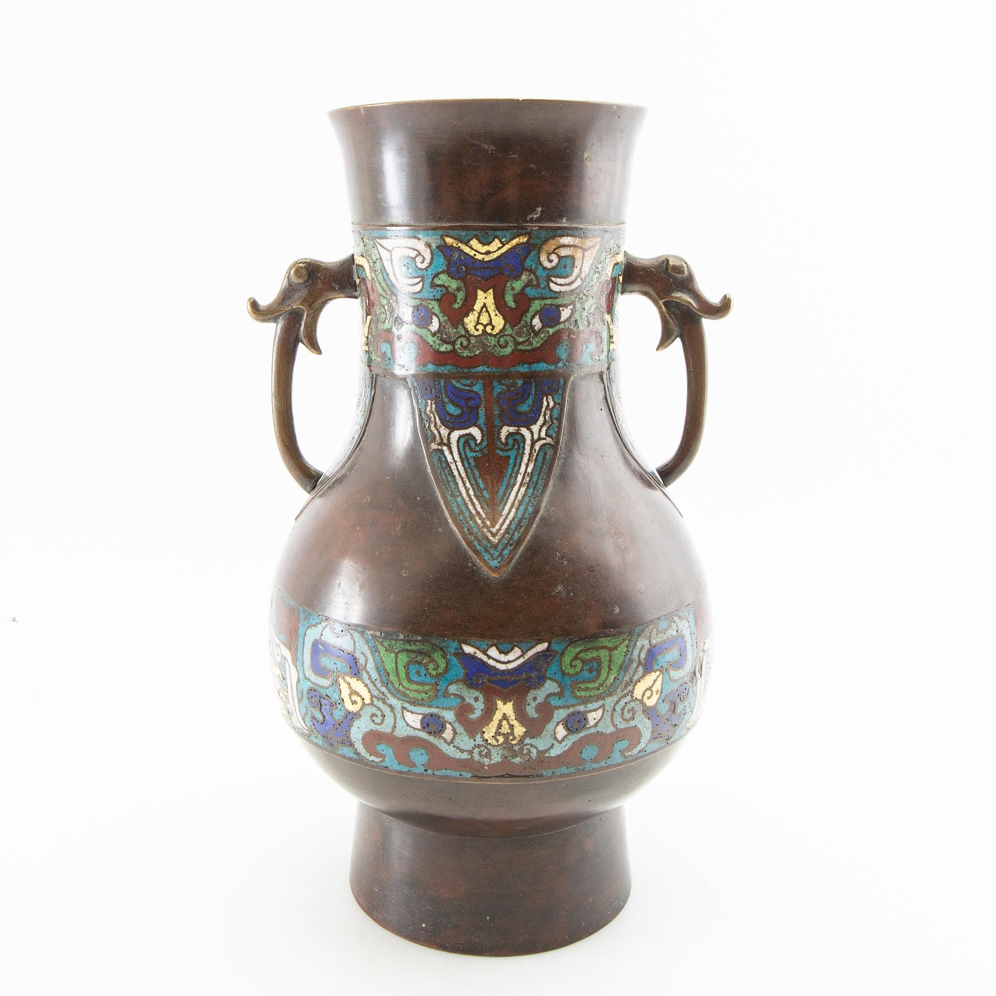 Vase China early 20th century bronze with cloisonné.