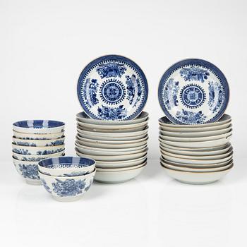 A set of 28 blue and white 'Fitz-Hugh' dishes and 8 bowls, Qing dynasty, circa 1800.