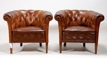 FÅTÖLJER, ett par, Chesterfieldmodell. 1900-talets början.