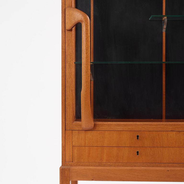 Åke Fribyter, a mahogay display cabinet, Åfors Möbelfabrik, Blomstermåla, ca 1955.