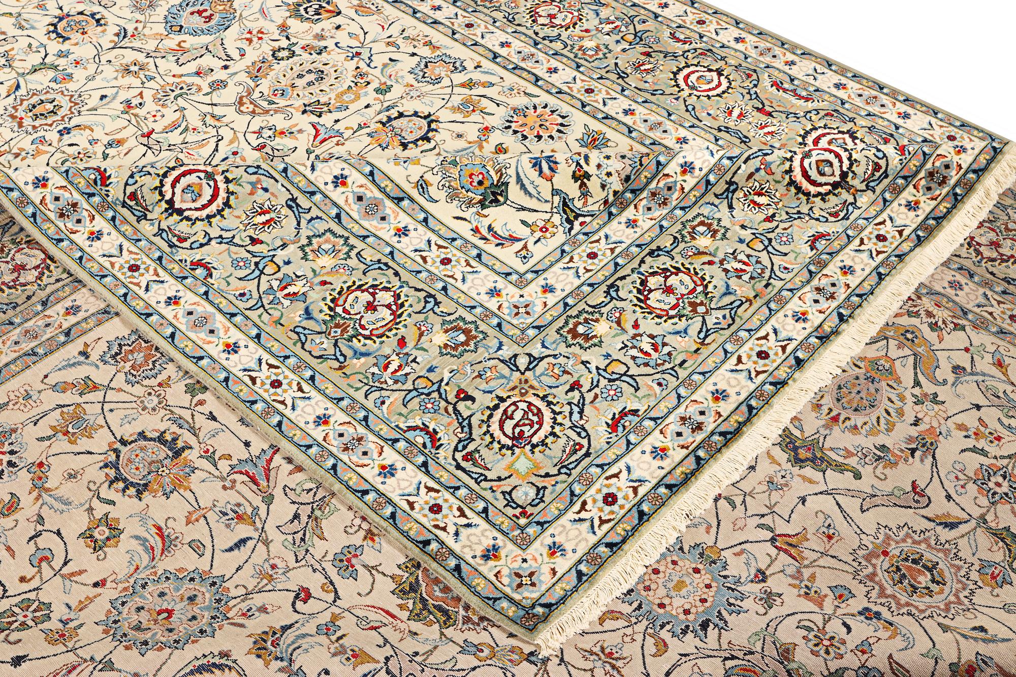 Matta, Keshan, signerad Isfahanian, ca 428 x 327 cm.