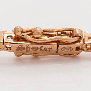 An 18K rose gold tennis bracelet with brilliant cut diamonds.