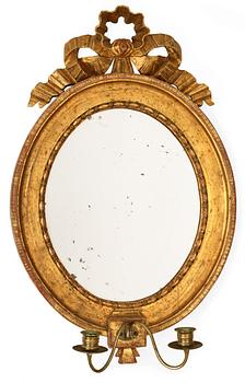 1005. A late Gustavian two-light girandole mirror.