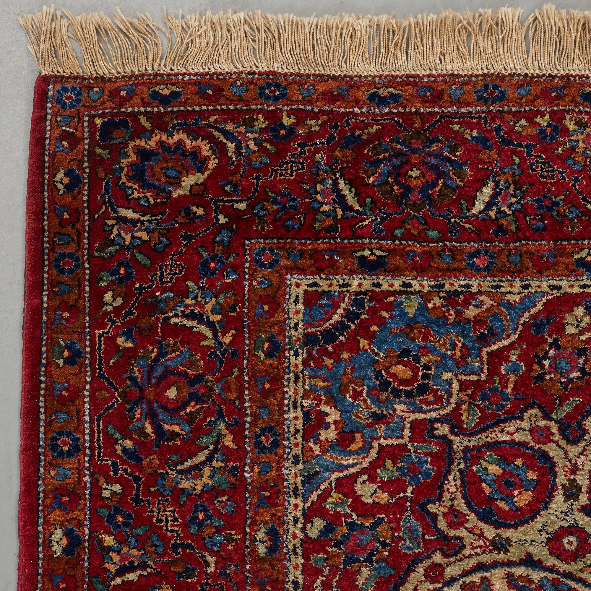 Matto, a semi-antique silk Kashan, ca 212,5-214,5 x 134,5-135,5 cm.