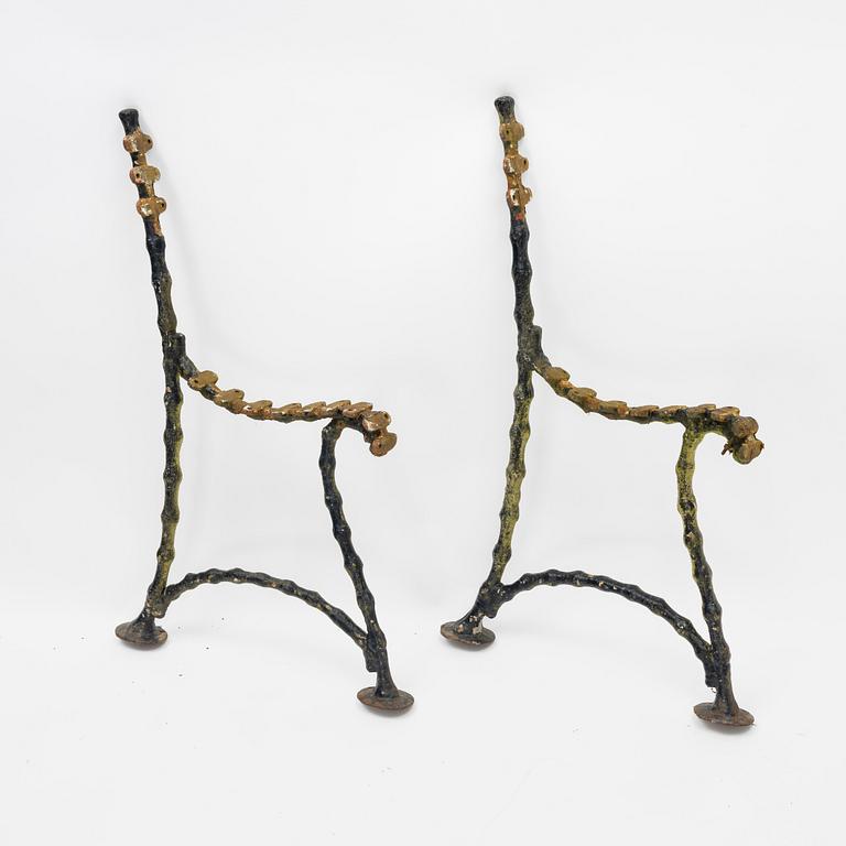 A pair of cast iron ends for a garden sofa, early 20th Century.