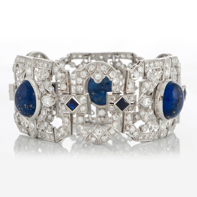 Armband med lapis lazuli, gammalslipade diamanter totalvikt ca 10 ct samt fasettslipade syntetiska safirer.