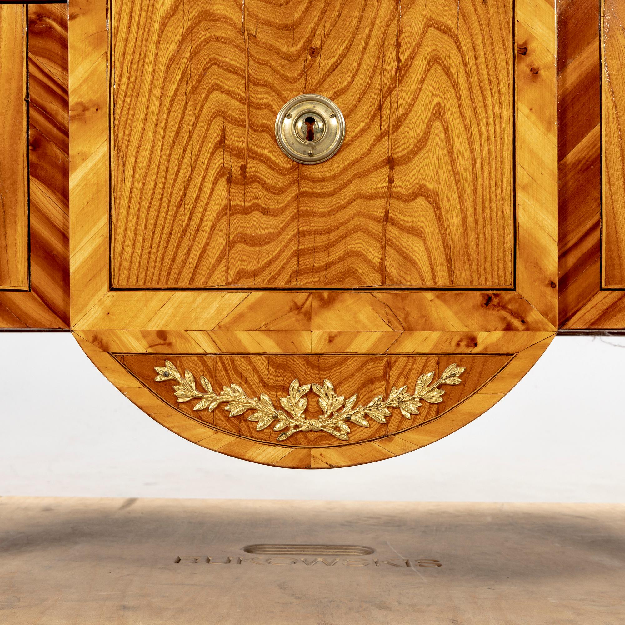 A late Gustavian dresser around 1800.