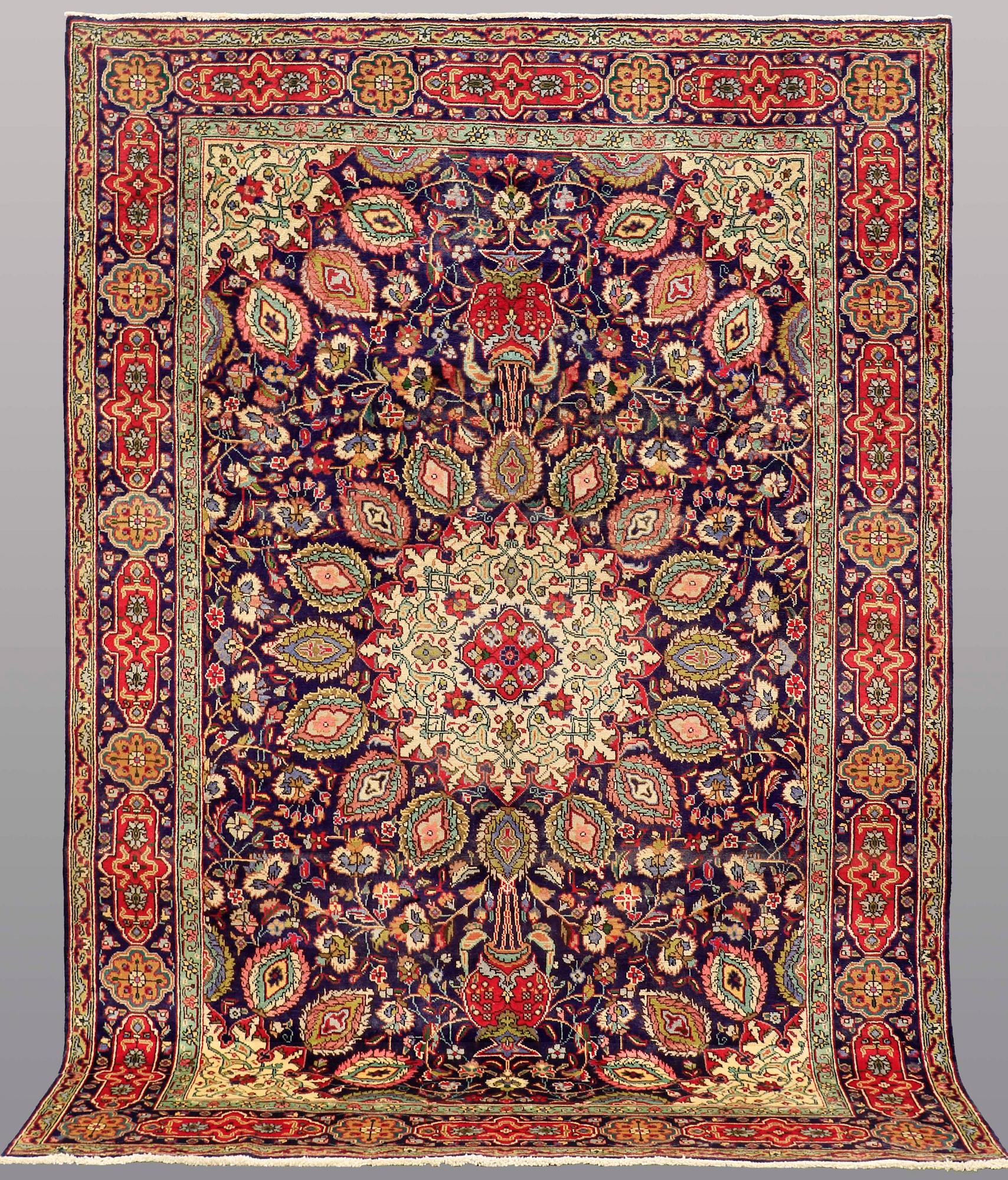 MATTA, Täbriz, ca 297 x 202 cm.