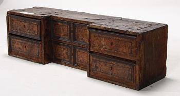 LÅDUPPSATS, barock, 1700-talets första hälft.