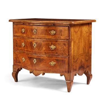 6. A Swedish late Baroque commode, mid 18th century.