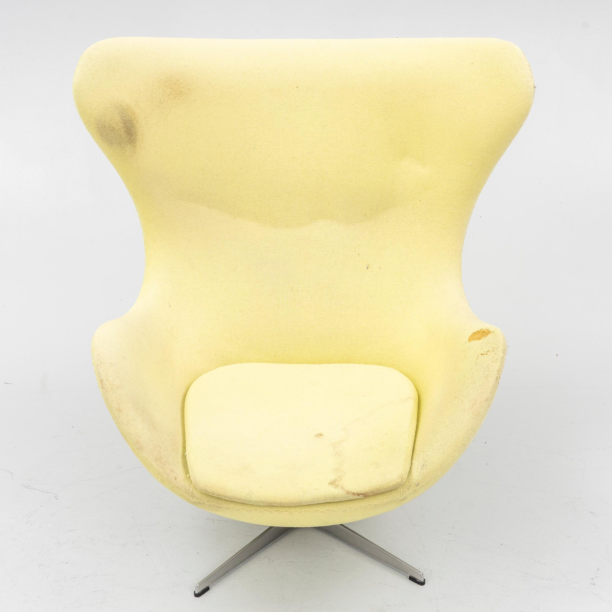 Arne Jacobsen, a swivel easy chair, 'The Egg', Fritz Hansen 1992.
