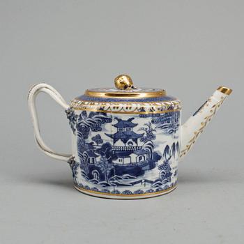 TEKANNA, porslin, Kina, Qingdynastin, Qianlong (1736-1796).