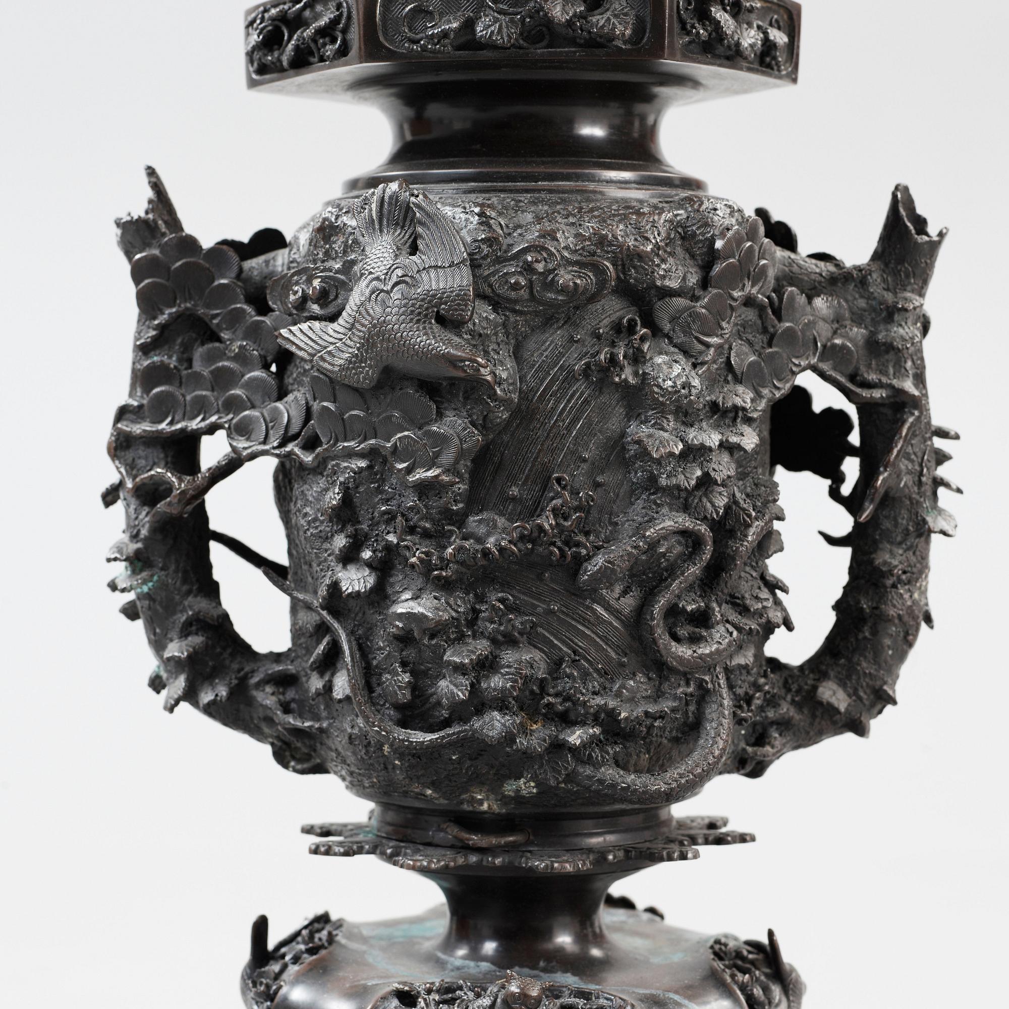FYRFAT med STÄLL, brons. Japan, Meiji (1868-1912).