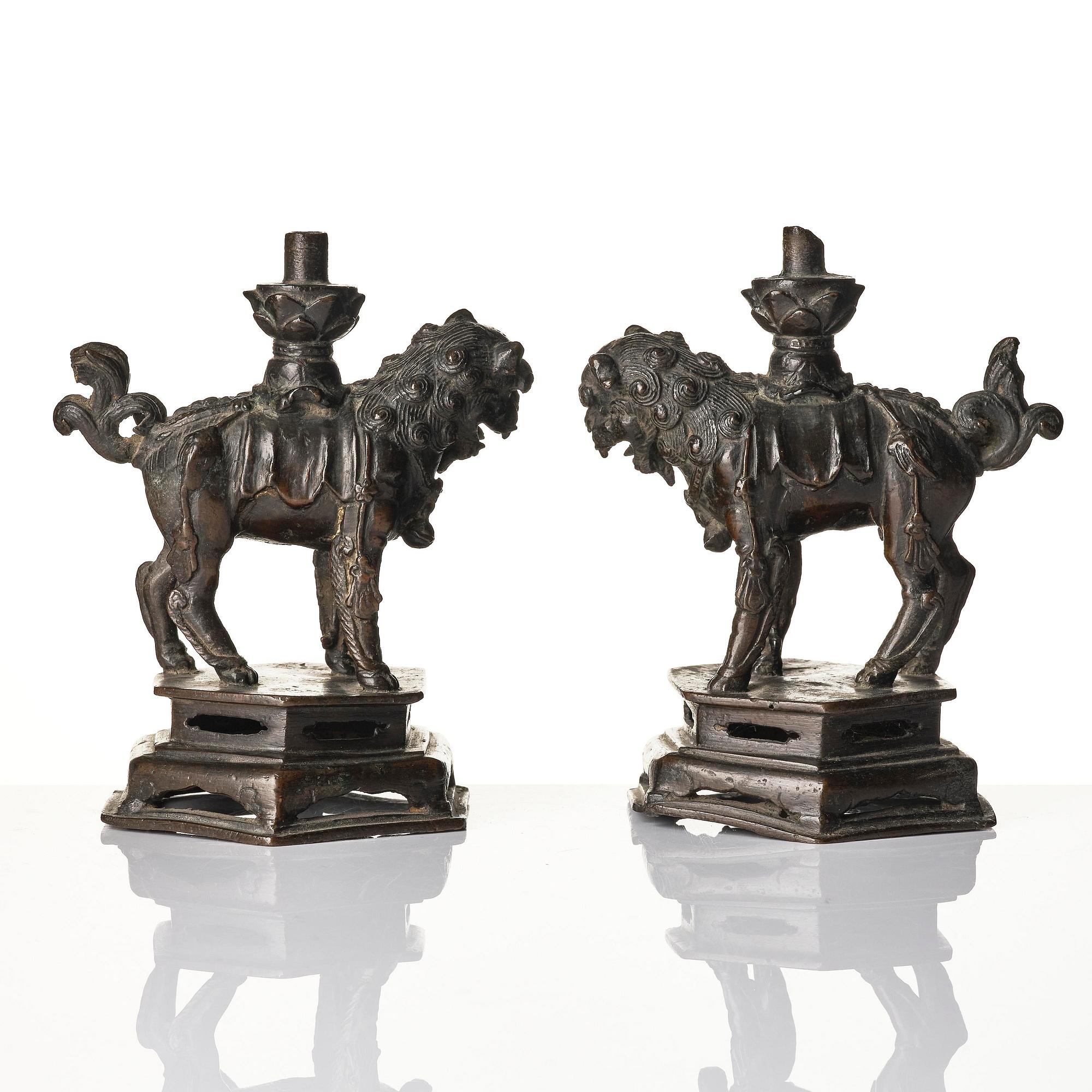 Rökelsehållare, ett par, brons. Yuan/Mingdynastin.