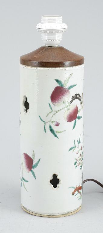 BORDSLAMPA, porslin, Yongzhen-stil, Kina, 1800-tal.