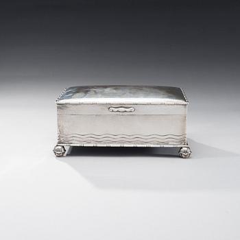 SKRIN, silver, C.G.Hallberg, Stockholm 1922. Vikt 1620 g.