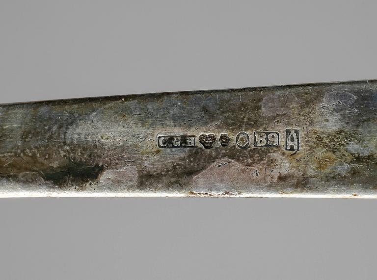 PARTI SILVER. 35 delar. Bl a CG Hallberg, Stockholm 1940. Tot vikt ca 1125 g.