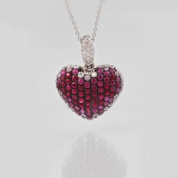 HÄNGE, 18K vitguld med fasettslipade diamanter ca 0.60 ct, rubiner ca 2.31 ct samt rosa safirer ca 0.68 ct. Vikt 7,8 g.