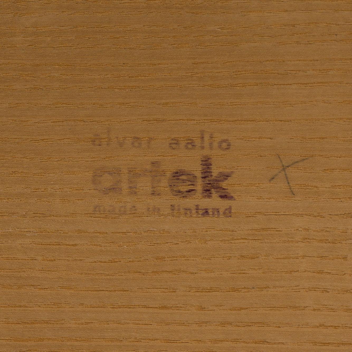 ALVAR AALTO, skrivbord samt hurtsar, ett par, Artek, Finland.