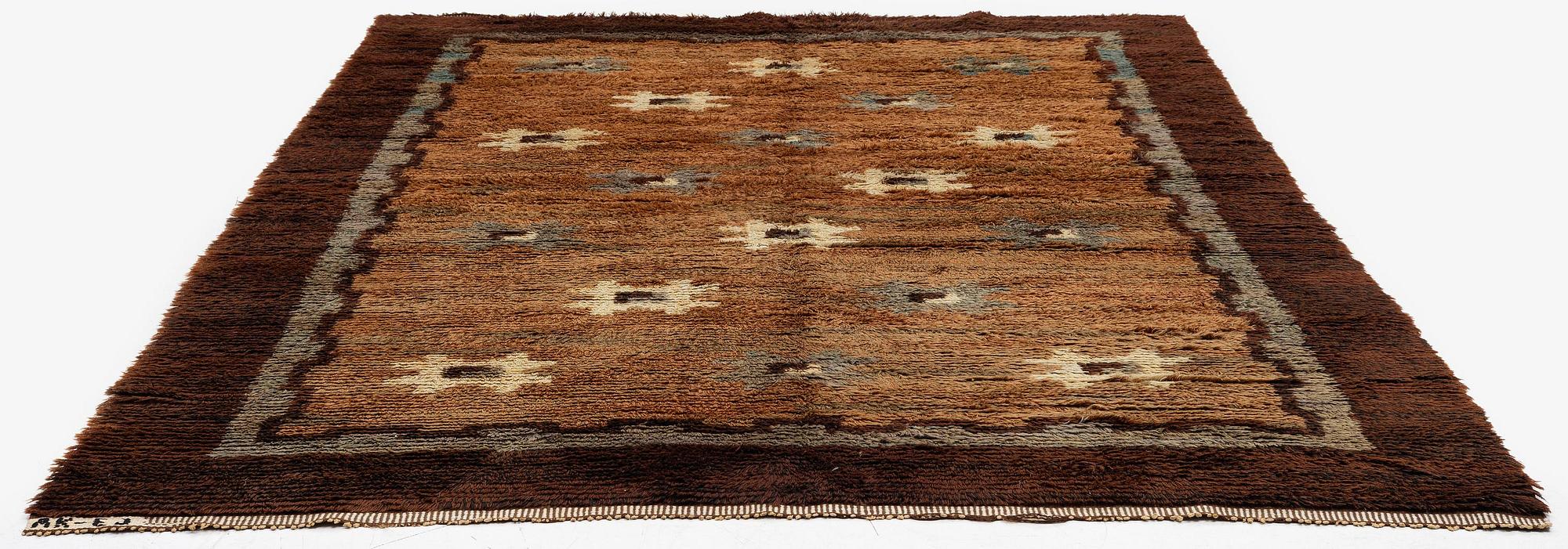 Matta, rya, ca 305 x 209 cm, signerad AK - EJ.