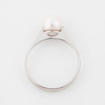 A cultured pearl ring by  Svedboms, Vetlanda.